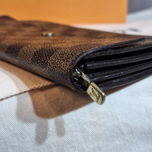 Louis Vuitton Damier Sarah Wallet - Picture 14 of 16